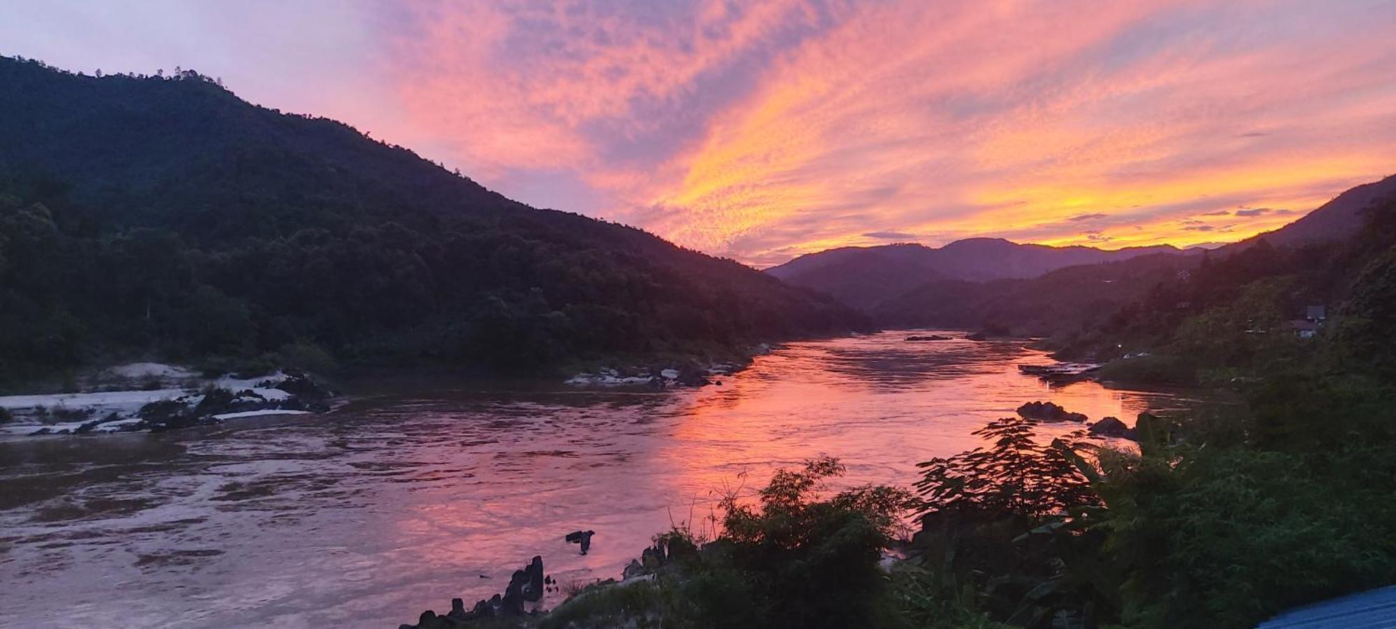 شقة Mekong Backpackers Muang Pakbèng المظهر الخارجي الصورة