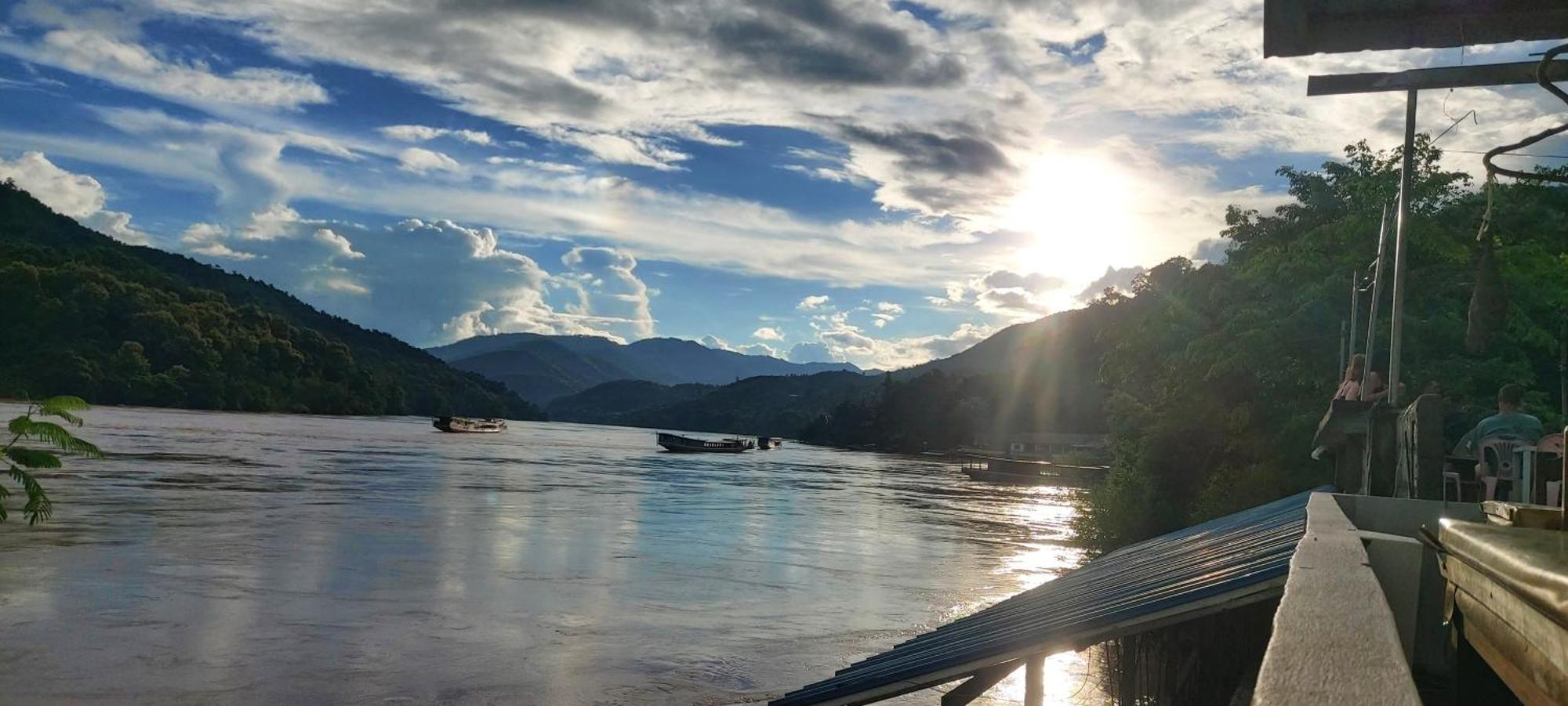 شقة Mekong Backpackers Muang Pakbèng المظهر الخارجي الصورة