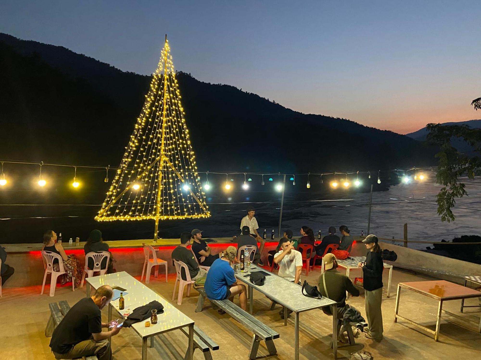 شقة Mekong Backpackers Muang Pakbèng المظهر الخارجي الصورة
